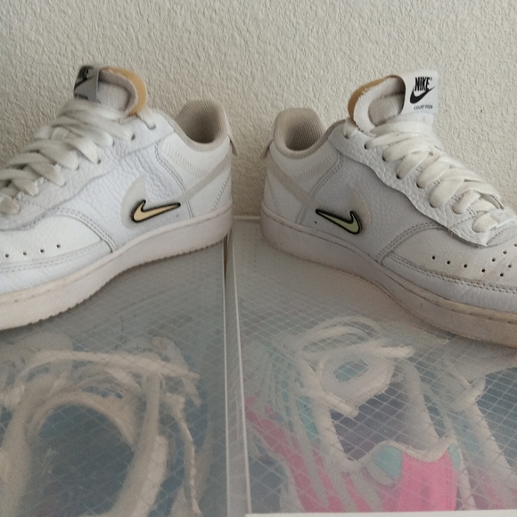 RARE SIZE Valentine's Day White Volt Women's Court Vision Low - Picture 2 of 11